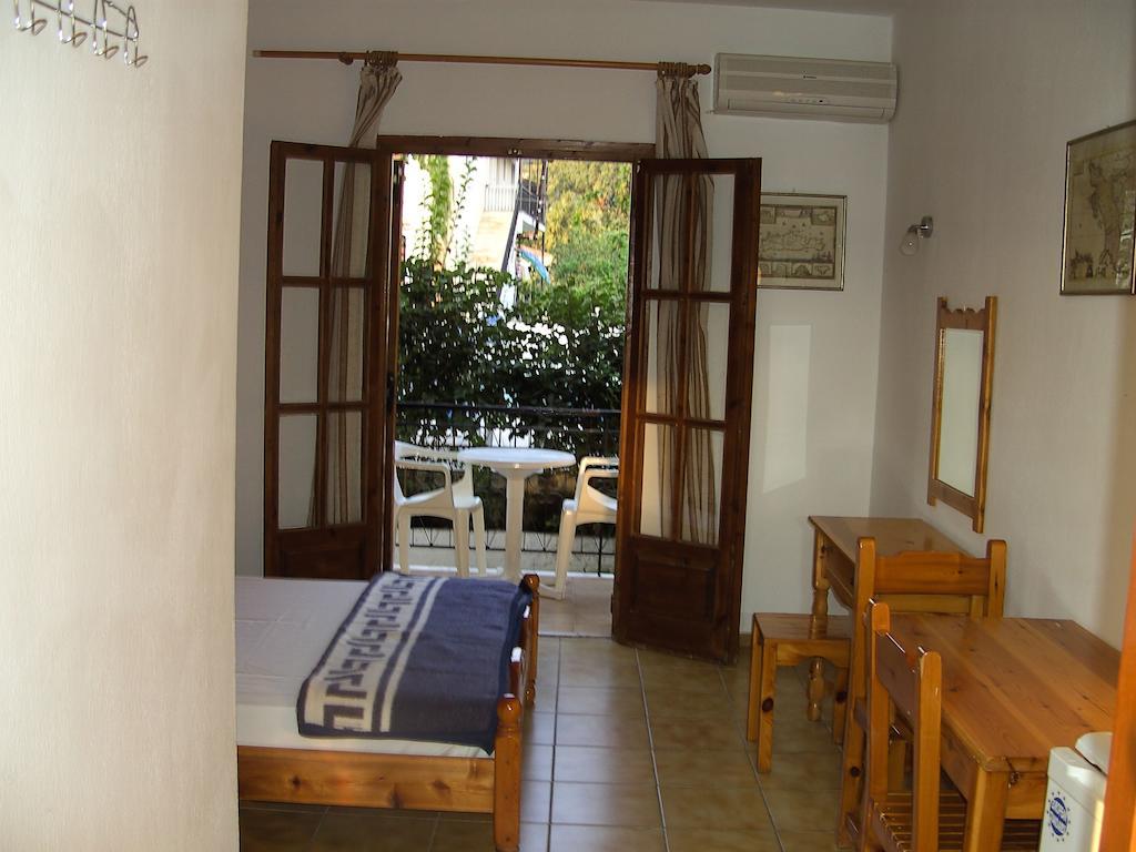 Marilena Apartments & Studios Ipsos Bilik gambar