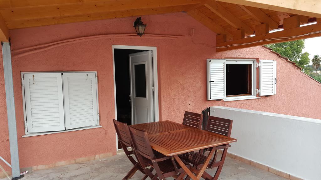 Marilena Apartments & Studios Ipsos Luaran gambar