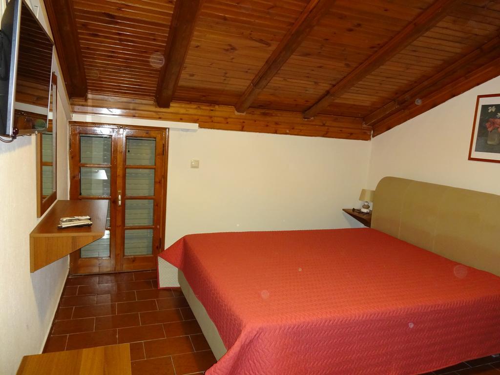 Marilena Apartments & Studios Ipsos Luaran gambar